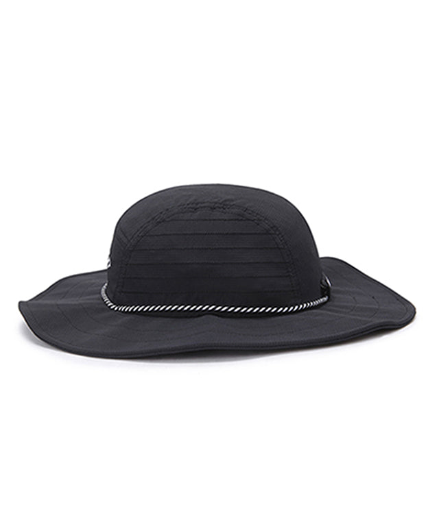 ANew golf stitch hat in black with wide brim and stylish striped band for sun protection