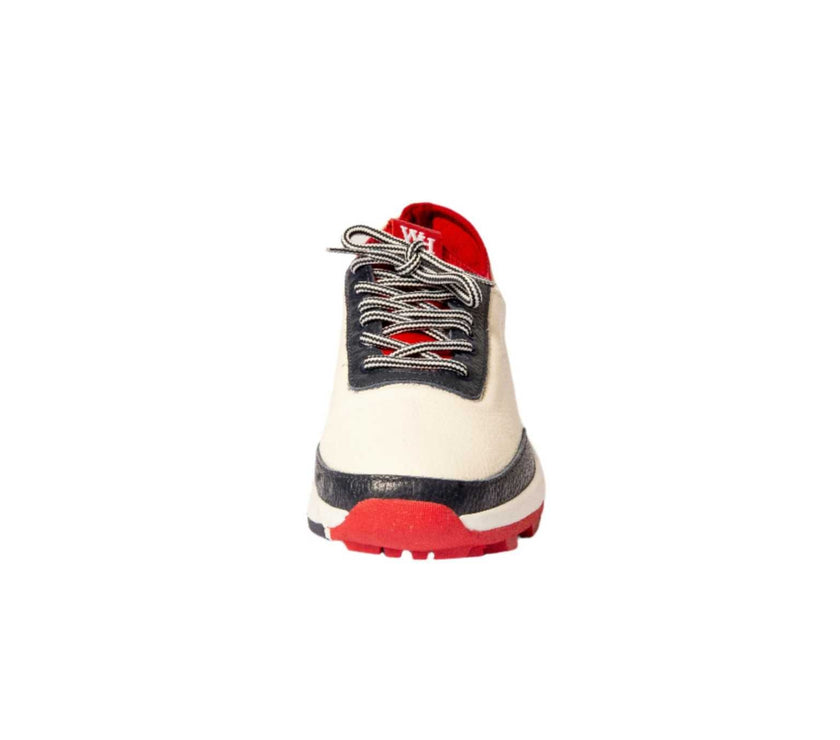 Women's Lynx Deerskin Golf Shoes in navy and red with spikeless design.